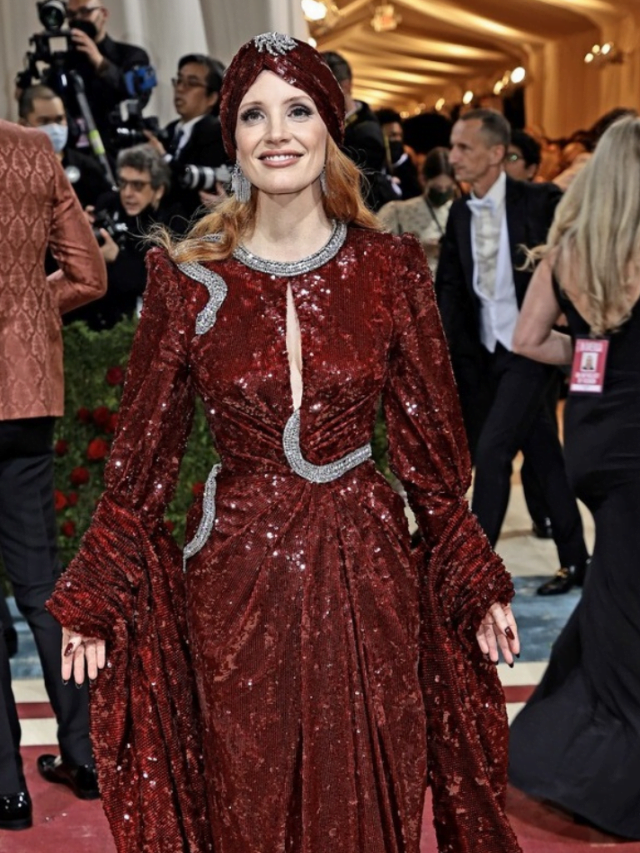 Jessica Chastain Nailed Gilded Glamour